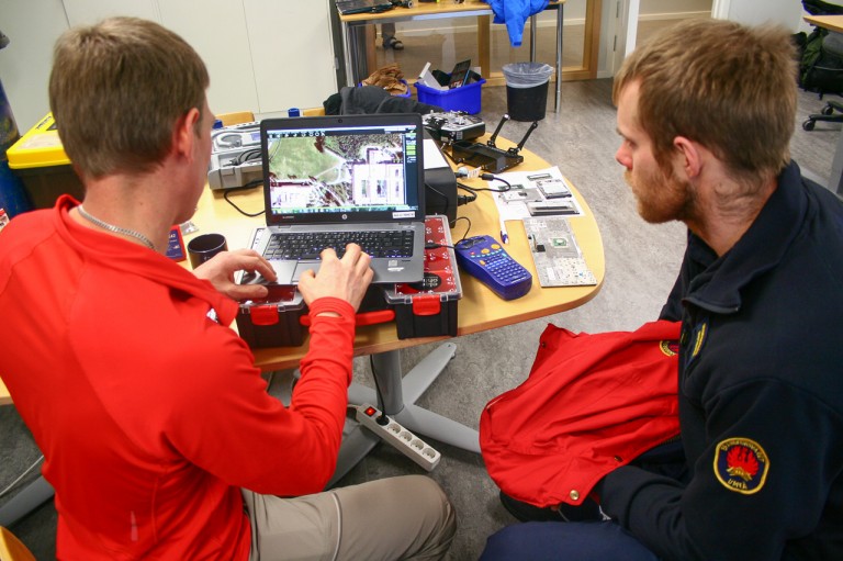 Mattias show the planning software to be used with the hexacopter.